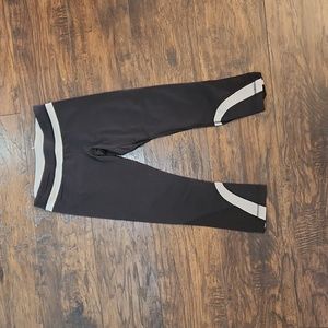 Lululemon capris sz 6